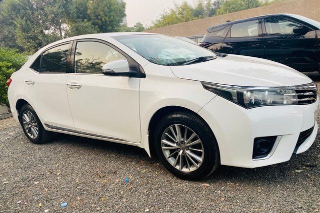 Second-hand 2015 Toyota Corolla Altis D-4D G for sale in Ahmedabad