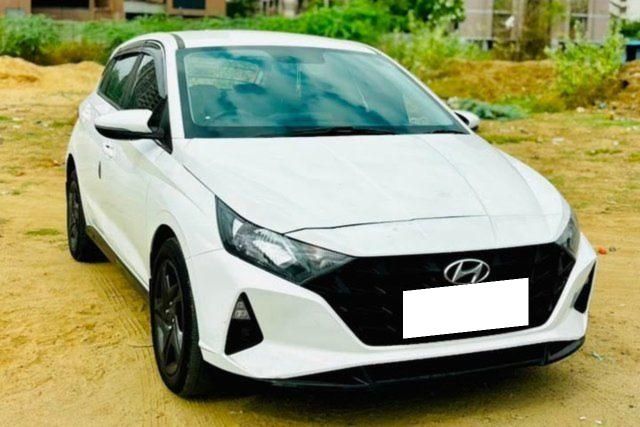 Hyundai i20 Sportz Second-hand 2023 Hyundai i20 Sportz for sale in Ahmedabad
