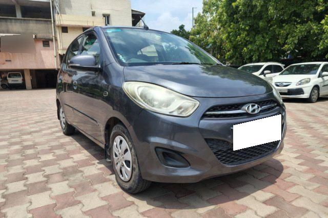 Hyundai i10 Sportz Second-hand 2011 Hyundai i10 Sportz for sale in Ahmedabad