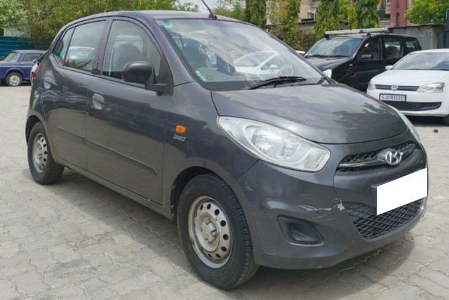 Hyundai i10 Era Second-hand 2011 Hyundai i10 Era for sale in Ahmedabad