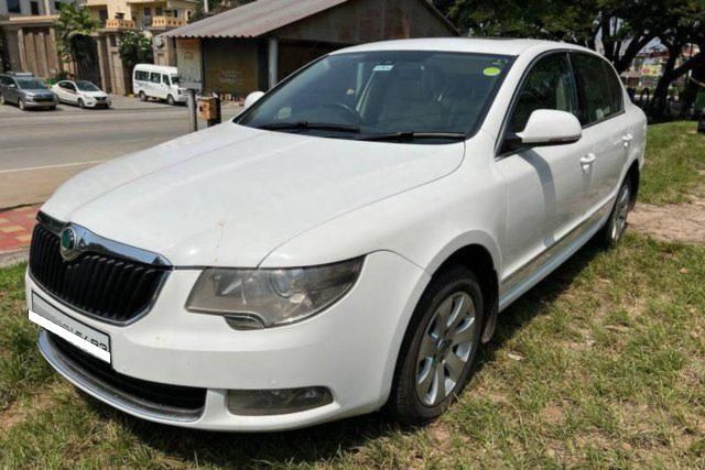 Skoda Superb Elegance 2.0 TDI CR AT Second-hand 2011 Skoda Superb Elegance 2.0 TDI CR AT for sale in Hospet