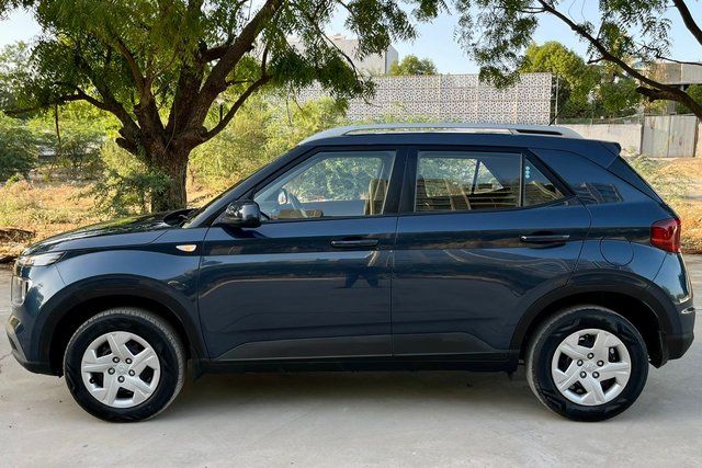 Hyundai Venue S Turbo BSIV Second-hand 2019 Hyundai Venue S Turbo BSIV for sale in Ahmedabad