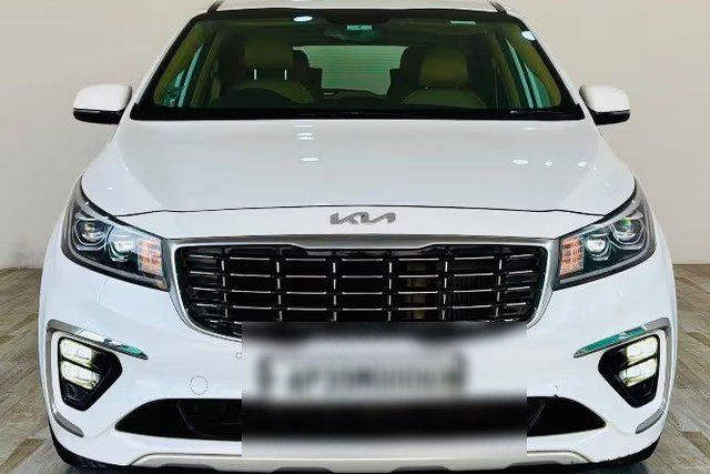Second-hand 2022 Kia Carnival Limousine for sale in Hyderabad