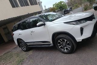 Used Toyota Fortuner Legender 4x2 AT