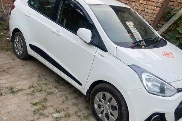 Hyundai Xcent 1.2 Kappa Base Second-hand 2016 Hyundai Xcent 1.2 Kappa Base for sale in Agra