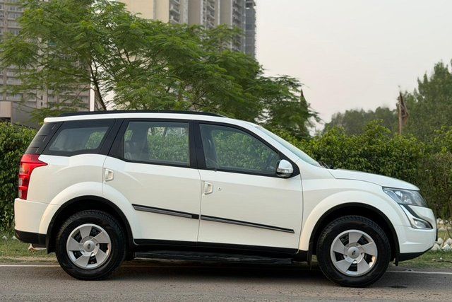 Second-hand 2017 Mahindra XUV500 W6 2WD for sale in Kharar