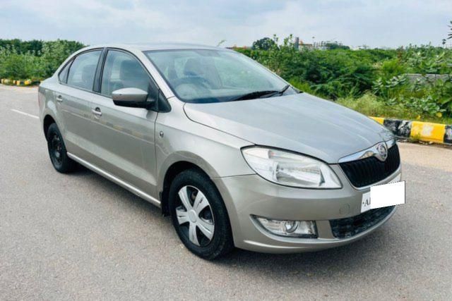 Skoda Rapid 1.6 TDI Ambition Plus Second-hand 2013 Skoda Rapid 1.6 TDI Ambition Plus for sale in Hyderabad