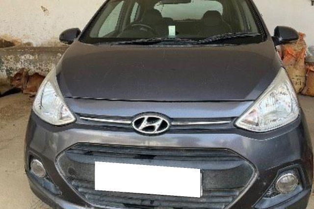 Hyundai Grand i10 Sportz Second-hand 2015 Hyundai Grand i10 Sportz for sale in Meerut