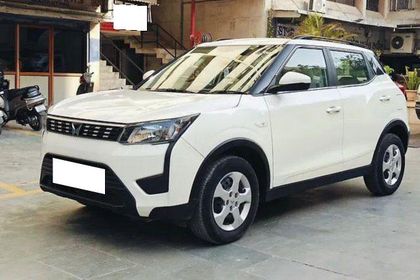 2023 Mahindra XUV300 W6