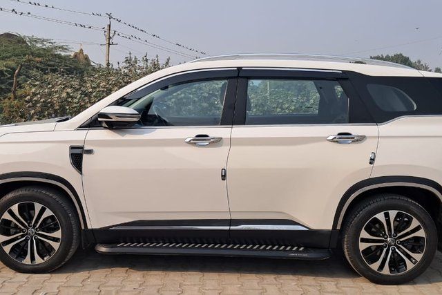 Second-hand 2022 MG Hector Plus Sharp CVT for sale in New Delhi