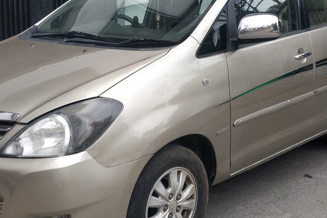 Second-hand 2010 Toyota Innova 2.5 V Diesel 7-seater for sale in Bangalore