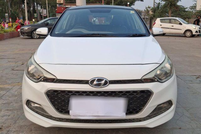 Hyundai i20 1.2 Asta Second-hand 2017 Hyundai i20 1.2 Asta for sale in Surat