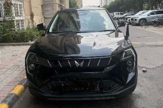 Second-hand 2024 Mahindra XUV 3XO AX5 AT for sale in Noida