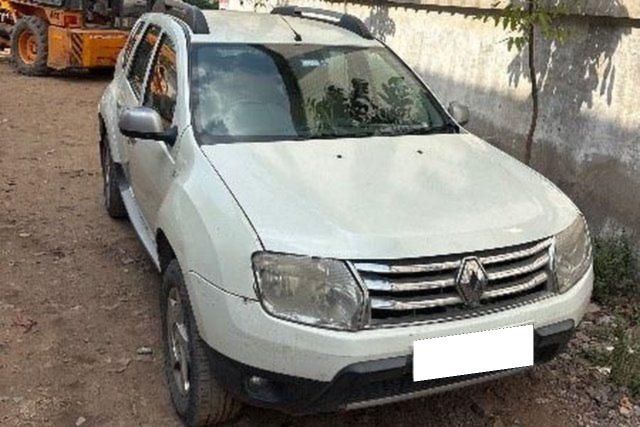 Renault Duster RXZ AWD Second-hand 2014 Renault Duster RXZ AWD for sale in Ahmedabad
