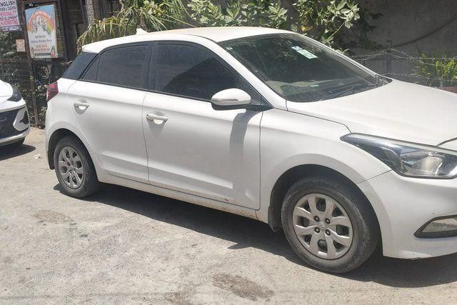 Hyundai i20 Sportz 1.2 Second-hand 2017 Hyundai i20 Sportz 1.2 for sale in New Delhi
