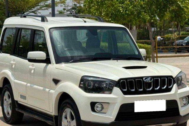 Mahindra Scorpio S11 BSIV Second-hand 2018 Mahindra Scorpio S11 BSIV for sale in Ahmedabad
