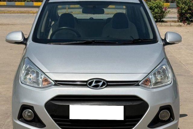 Hyundai Grand i10 Sportz Second-hand 2016 Hyundai Grand i10 Sportz for sale in Ahmedabad