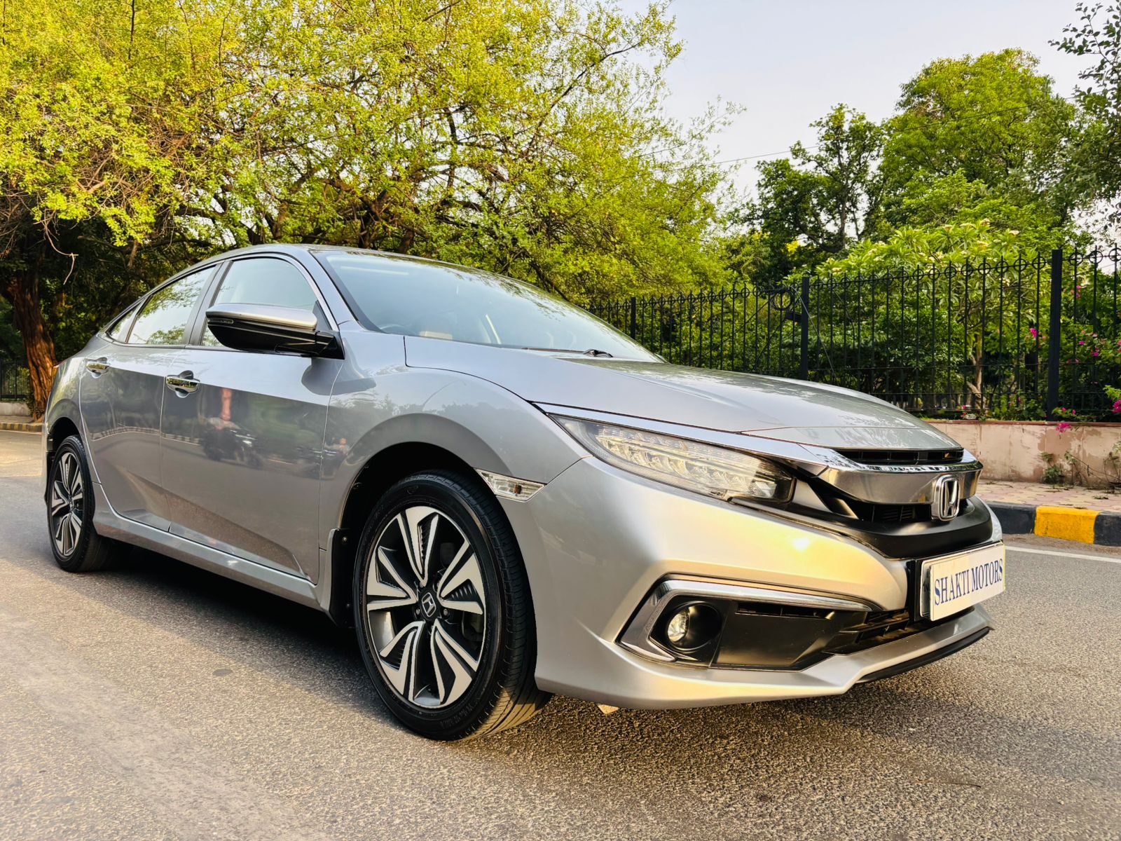 Buy Used Honda Civic ZX of 2019 model @ 13,90,000 INR in Delhi