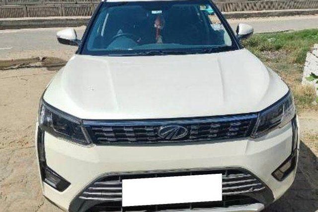 Mahindra XUV300 W8 Diesel BSIV Second-hand 2019 Mahindra XUV300 W8 Diesel BSIV for sale in Ghaziabad