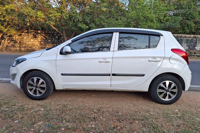 Second-hand 2014 Hyundai i20 Sportz Option 1.4 CRDi for sale in Channapatna