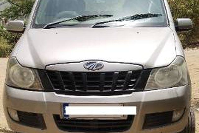 Mahindra Quanto C8 Second-hand 2014 Mahindra Quanto C8 for sale in Nashik