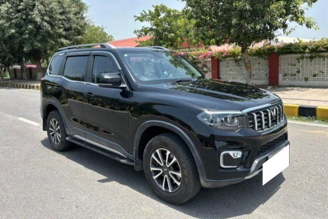 Second-hand 2025 Mahindra Scorpio N Z8 Select AT for sale in New Delhi