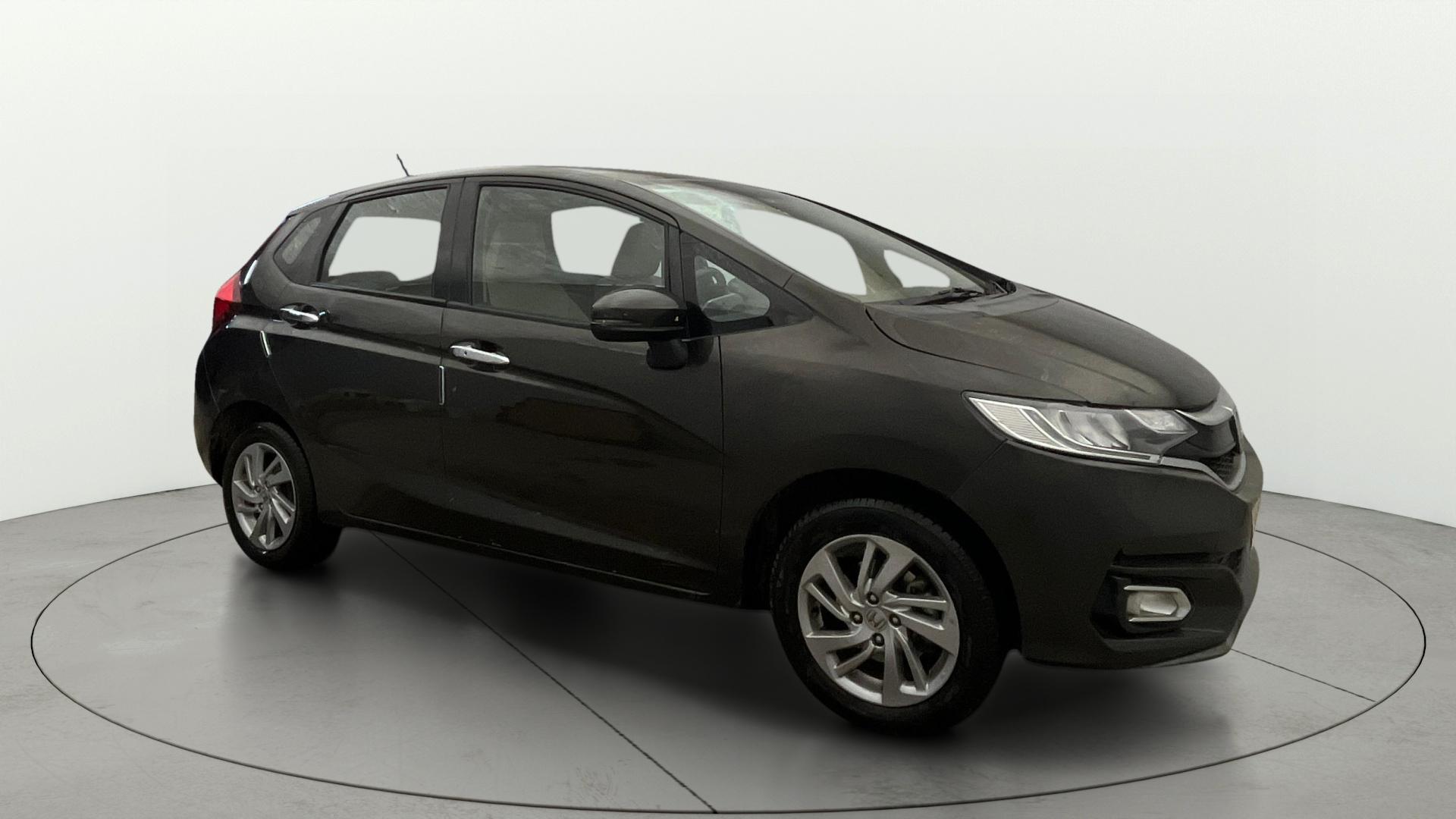 Buy Used Honda Jazz ZX CVT of 2022 model @ 6,18,746 INR in Delhi