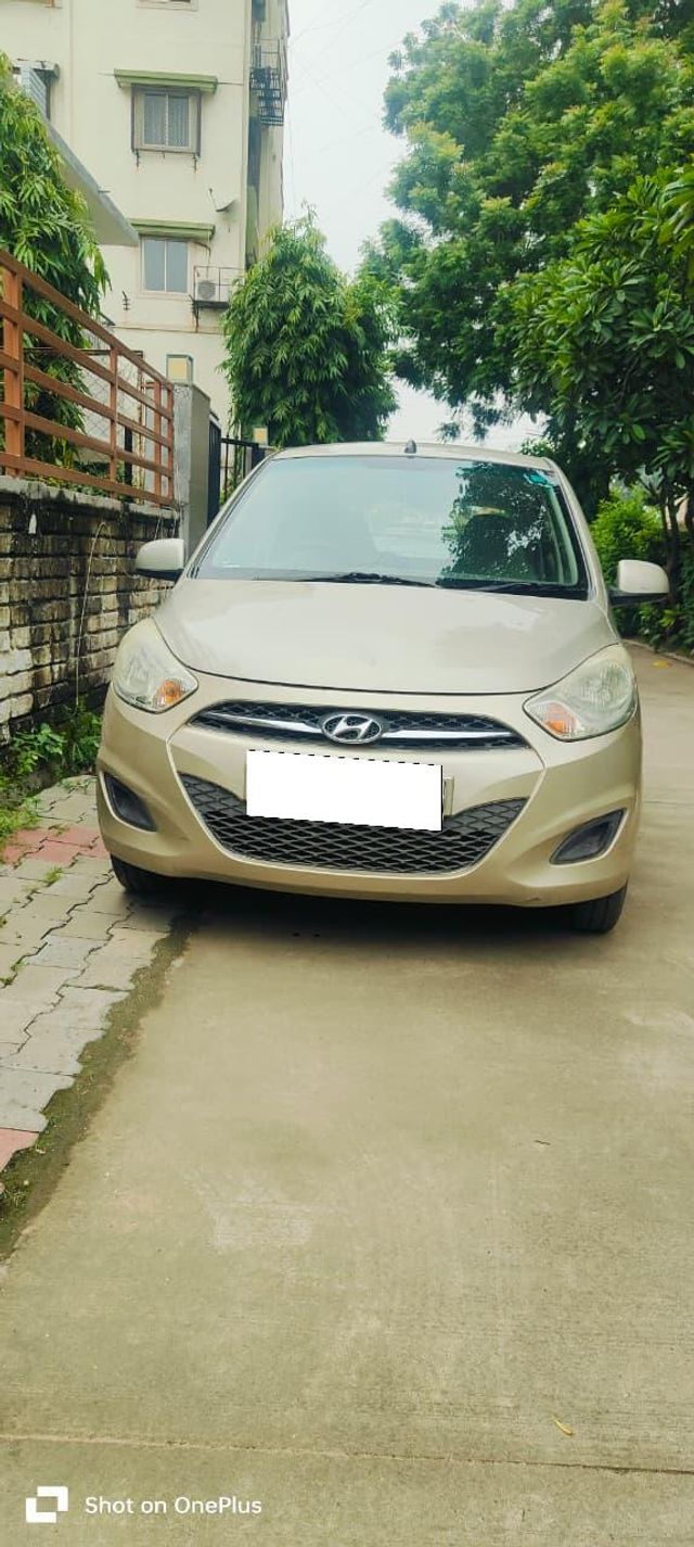 Hyundai i10 Magna Second-hand 2011 Hyundai i10 Magna for sale in Ahmedabad