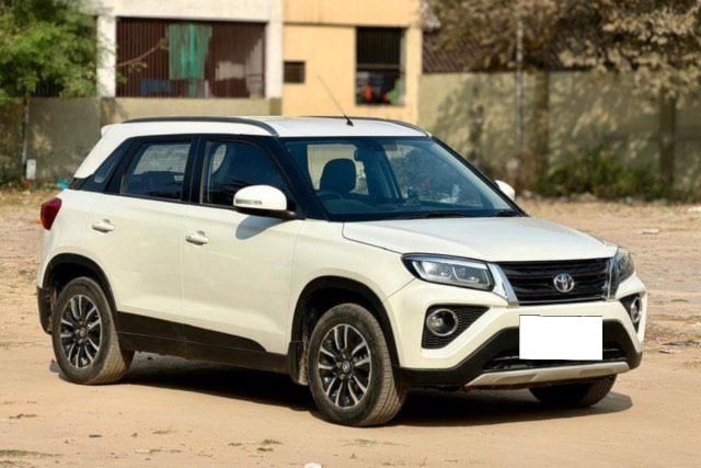 Second-hand 2022 Toyota Urban cruiser Premium for sale in Ahmedabad