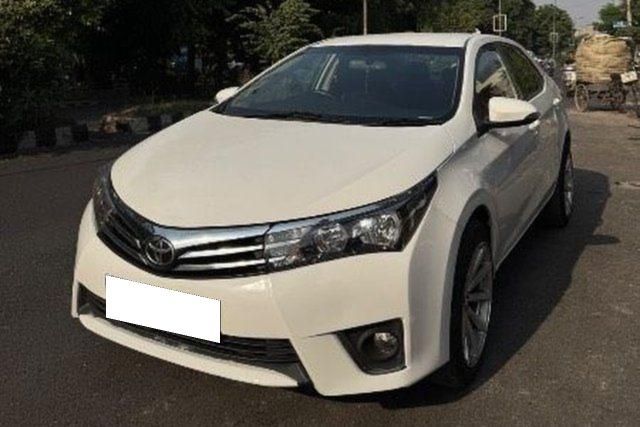 Toyota Corolla Altis D-4D J Second-hand 2015 Toyota Corolla Altis D-4D J for sale in Amritsar