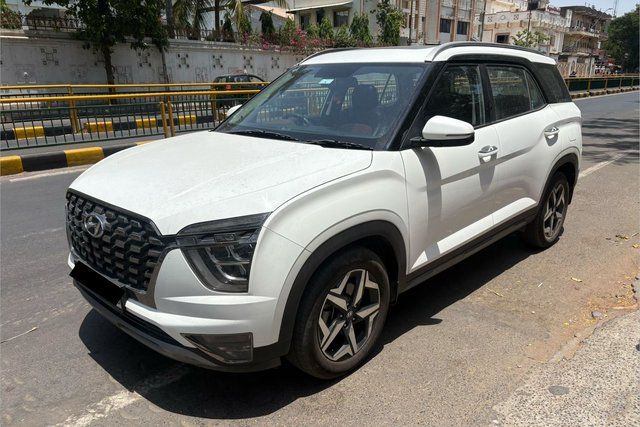 Second-hand 2023 Hyundai Alcazar Prestige (O) 7-Seater Diesel AT for sale in Ahmedabad