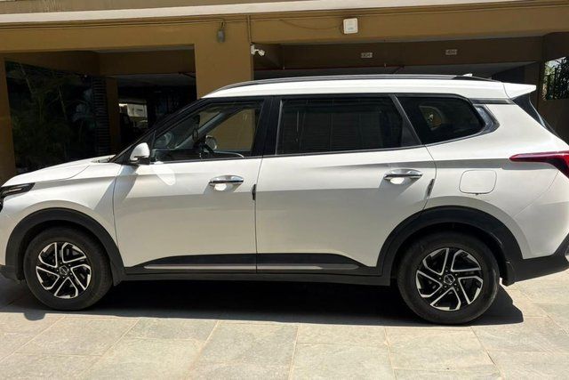 Second-hand 2022 Kia Carens Luxury Plus Diesel 7Str BSVI for sale in Ahmedabad