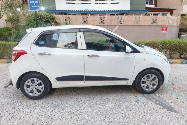 Hyundai Grand i10 CRDi Magna Second-hand 2016 Hyundai Grand i10 CRDi Magna for sale in Ghaziabad