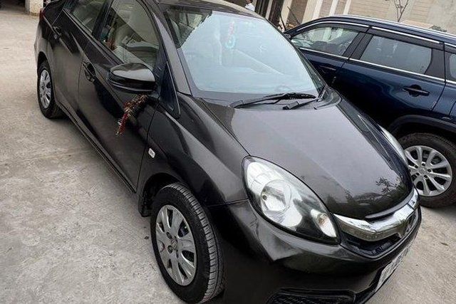 Second-hand 2017 Honda Amaze S i-VTEC for sale in Greater Noida