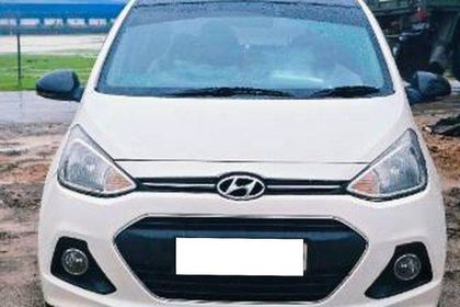 3 Used Hyundai Xcent