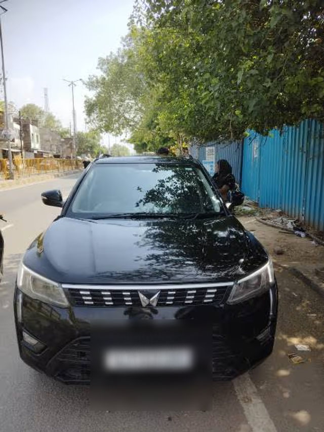 Mahindra XUV300 W8 Diesel Second-hand 2023 Mahindra XUV300 W8 Diesel for sale in Ahmedabad