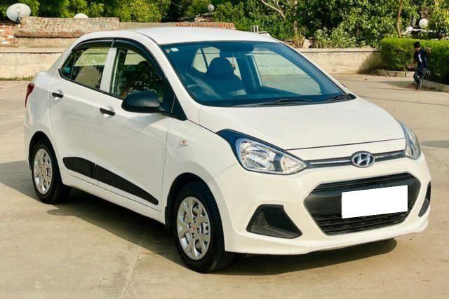 Hyundai Xcent 1.1 CRDi Base Second-hand 2016 Hyundai Xcent 1.1 CRDi Base for sale in Ahmedabad