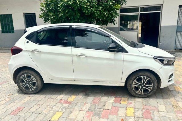 Second-hand 2024 Tata Tiago XZ Plus CNG for sale in Kanpur