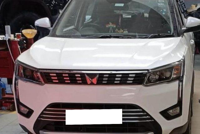 Second-hand 2023 Mahindra XUV300 W8 for sale in Lucknow