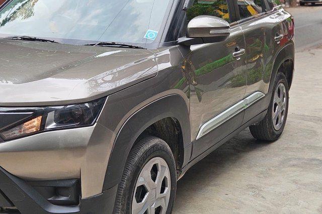Second-hand 2024 Maruti Suzuki Brezza Vxi CNG for sale in New Delhi