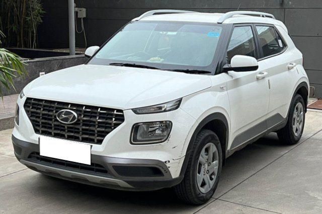 Hyundai Venue S Second-hand 2021 Hyundai Venue S for sale in Ahmedabad