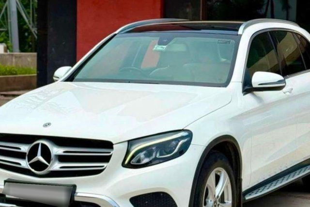 Mercedes-Benz GLC 220d 4MATIC Second-hand 2019 Mercedes-Benz GLC 220d 4MATIC for sale in Ahmedabad
