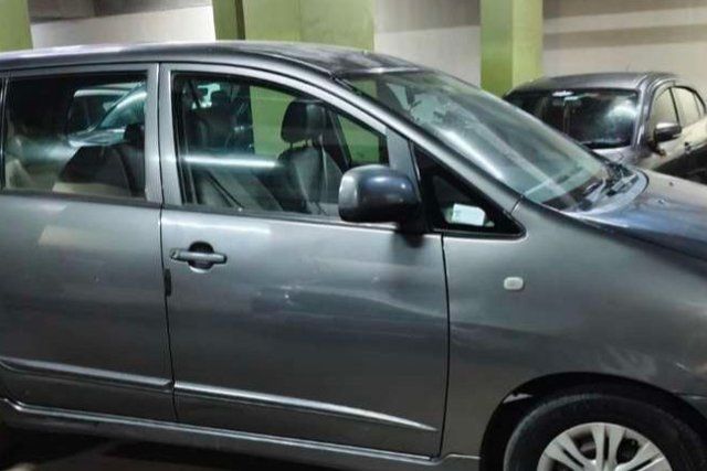Toyota Innova 2.5 GX (Diesel) 8 Seater BS IV Second-hand 2014 Toyota Innova 2.5 GX (Diesel) 8 Seater BS IV for sale in Ahmedabad