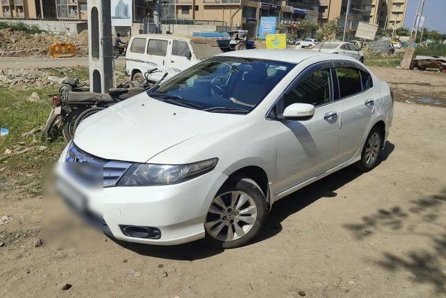 Honda City 1.5 V MT Sunroof Second-hand 2012 Honda City 1.5 V MT Sunroof for sale in Ahmedabad