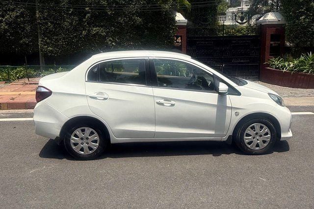 Honda Amaze S i-VTEC Second-hand 2017 Honda Amaze S i-VTEC for sale in New Delhi