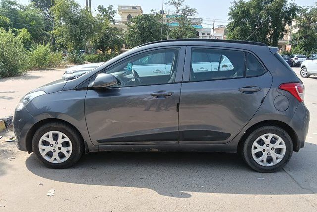 Hyundai Grand i10 Sportz Second-hand 2016 Hyundai Grand i10 Sportz for sale in Faridabad