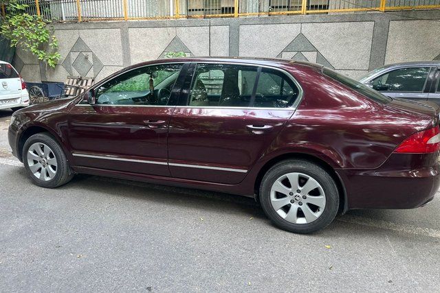 Skoda Superb 2.8 V6 AT Second-hand 2013 Skoda Superb 2.8 V6 AT for sale in New Delhi
