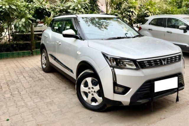 Second-hand 2023 Mahindra XUV300 W6 for sale in New Delhi