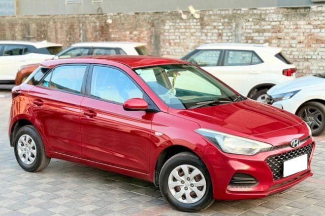 Hyundai i20 1.4 Magna AT Second-hand 2018 Hyundai i20 1.4 Magna AT for sale in Surat