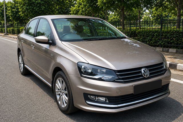 Volkswagen Vento Magnific 1.6 Highline Second-hand 2015 Volkswagen Vento Magnific 1.6 Highline for sale in Noida